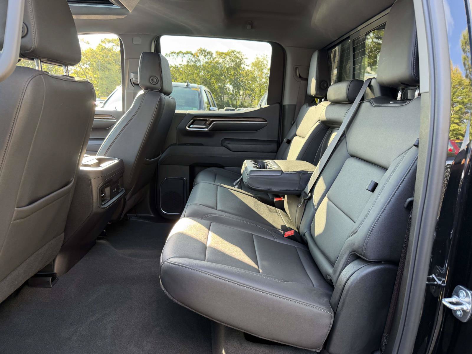 Used 2024 Chevrolet Silverado 1500 LT Trail Boss w/ Convenience Package II AWD/4WD image 15