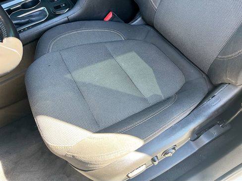 Used 2019 Chevrolet Traverse LT FWD image 18