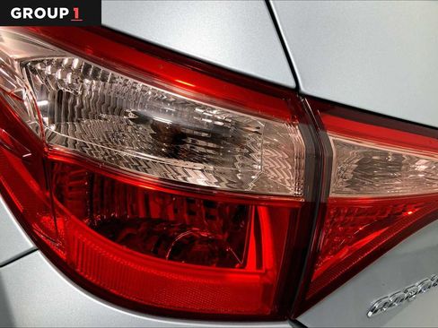 Used 2018 Toyota Corolla LE image 27