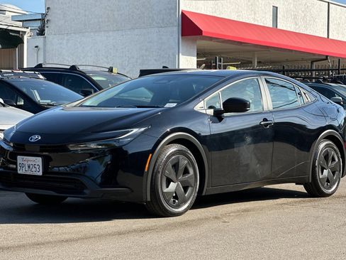 Certified 2024 Toyota Prius LE FWD image 8