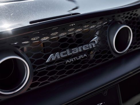 Used 2025 McLaren Artura Spider image 11