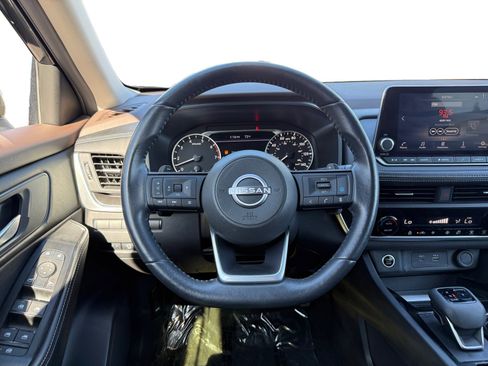 Used 2023 Nissan Rogue SV w/ SV Premium B Package image 12