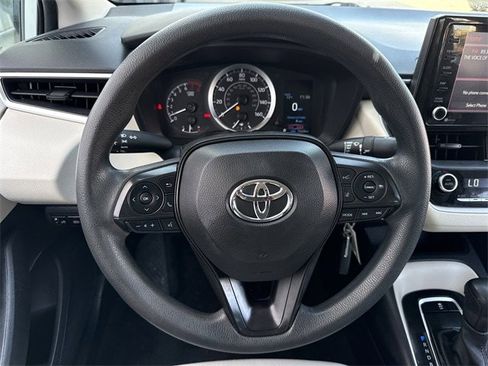 Used 2022 Toyota Corolla LE image 11