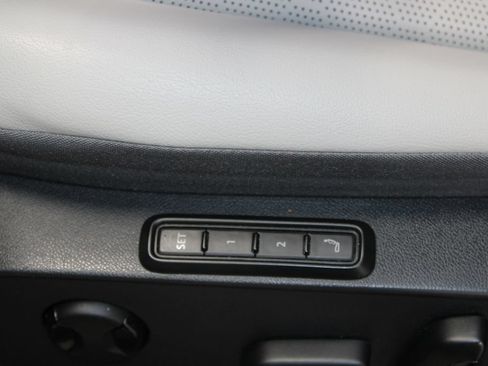 Used 2022 Volkswagen ID.4 Pro S w/ Gradient Package RWD image 31