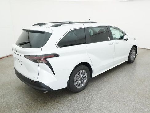 New 2026 Toyota Sienna XLE FWD image 12