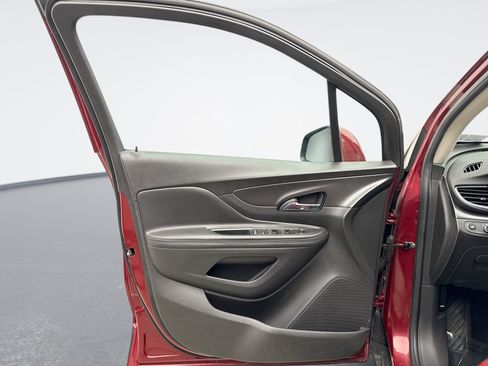 Used 2021 Buick Encore Preferred FWD image 9
