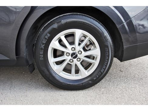 Certified 2024 Kia Carnival LX image 33