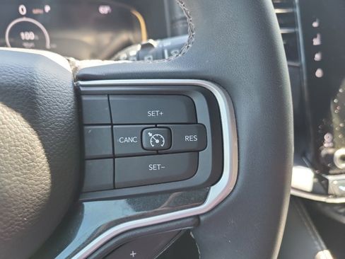 Certified 2022 Jeep Wagoneer Series I AWD/4WD image 33