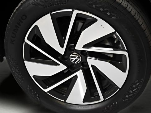 Used 2024 Volkswagen Atlas SE image 6