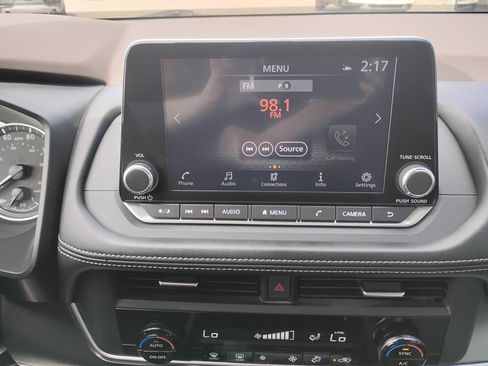 Used 2023 Nissan Rogue SV AWD/4WD image 7