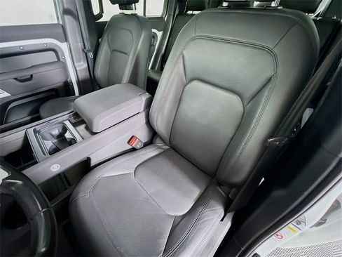Used 2023 Land Rover Defender 110 SE image 22