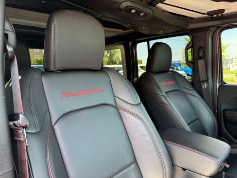 Used 2025 Jeep Wrangler Unlimited Rubicon AWD/4WD image 22