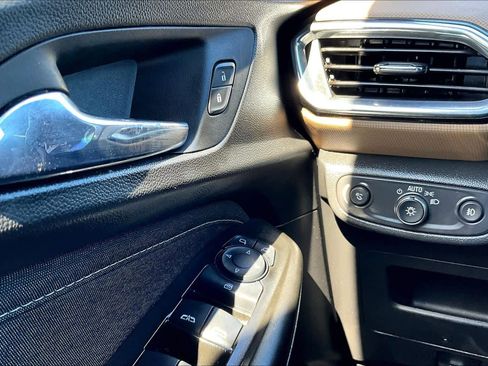 Used 2021 Chevrolet TrailBlazer ACTIV w/ Technology Package image 30