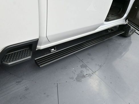 Used 2022 GMC Sierra 2500 Denali w/ Denali Ultimate Package image 9