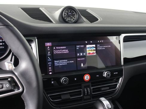 Certified 2026 Porsche Macan AWD/4WD image 13