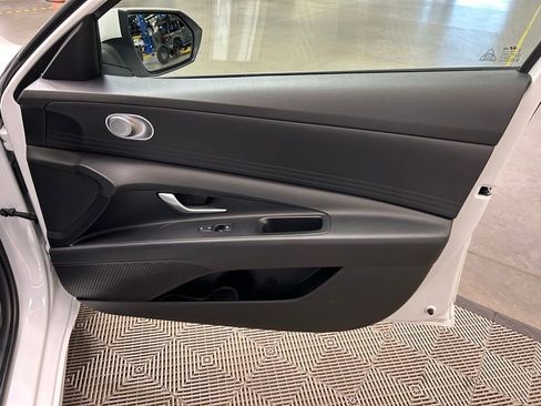 Used 2022 Hyundai Elantra Blue FWD image 17