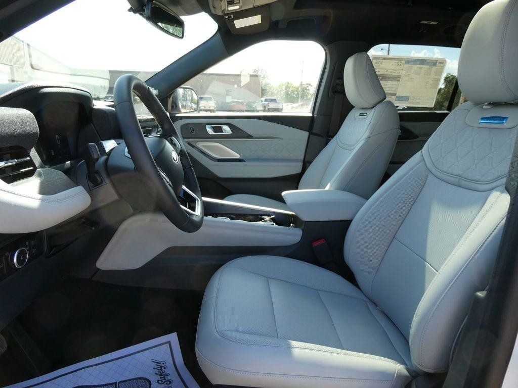 New 2027 Ford Explorer Platinum w/ 3.0L Ultimate Package AWD/4WD image 18