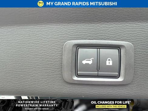 New 2026 Mitsubishi Outlander SE AWD/4WD image 18