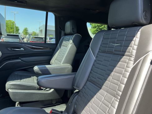 Used 2021 Cadillac Escalade ESV Sport Platinum w/ Heavy-Duty Trailer Package AWD/4WD image 32