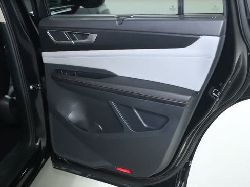 Certified 2024 Volkswagen Atlas Peak Edition SE AWD/4WD image 33