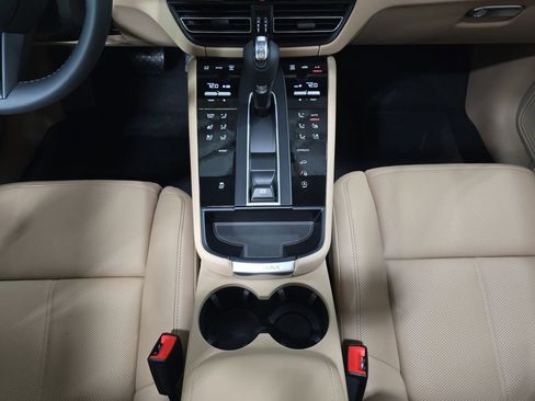 New 2026 Porsche Macan image 20