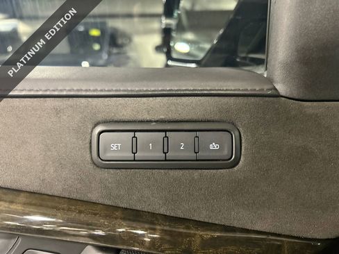 Used 2020 Cadillac Escalade Platinum image 24