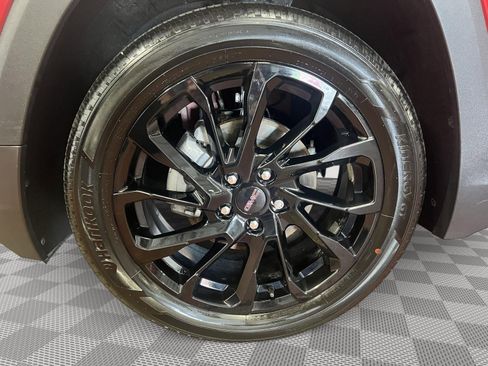 Used 2023 GMC Terrain SLE w/ Driver Convenience Package image 19