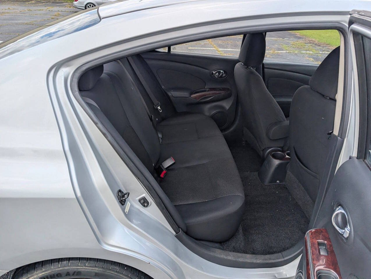 Used 2013 Nissan Versa SV FWD image 39