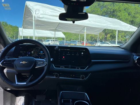 Used 2025 Chevrolet Equinox LT image 30