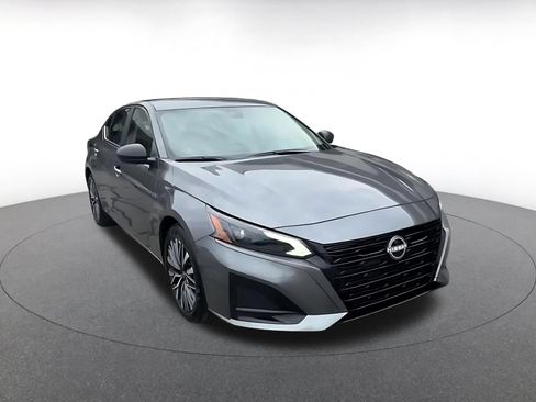 Used 2026 Nissan Altima 2.5 SV FWD image 3