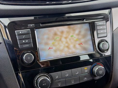 Used 2021 Nissan Rogue Sport S image 27