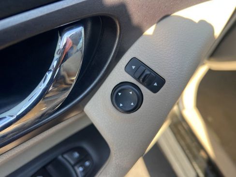 Used 2015 Nissan Rogue SV image 51