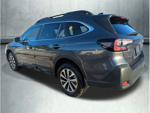 Used 2025 Subaru Outback Premium image 3