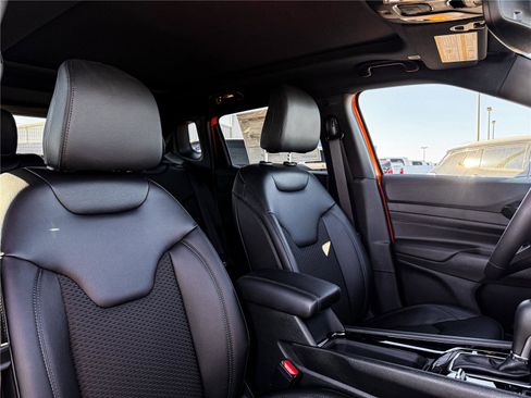 New 2026 Jeep Compass Latitude w/ Sun and Sound Group AWD/4WD image 9