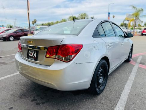 Used 2013 Chevrolet Cruze LS FWD image 5