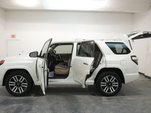 Used 2015 Toyota 4Runner Limited image 27