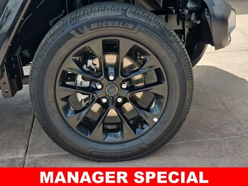 Used 2024 Jeep Wrangler Unlimited Sahara AWD/4WD image 38