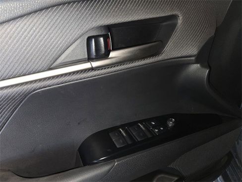 Used 2025 Toyota Camry SE image 13