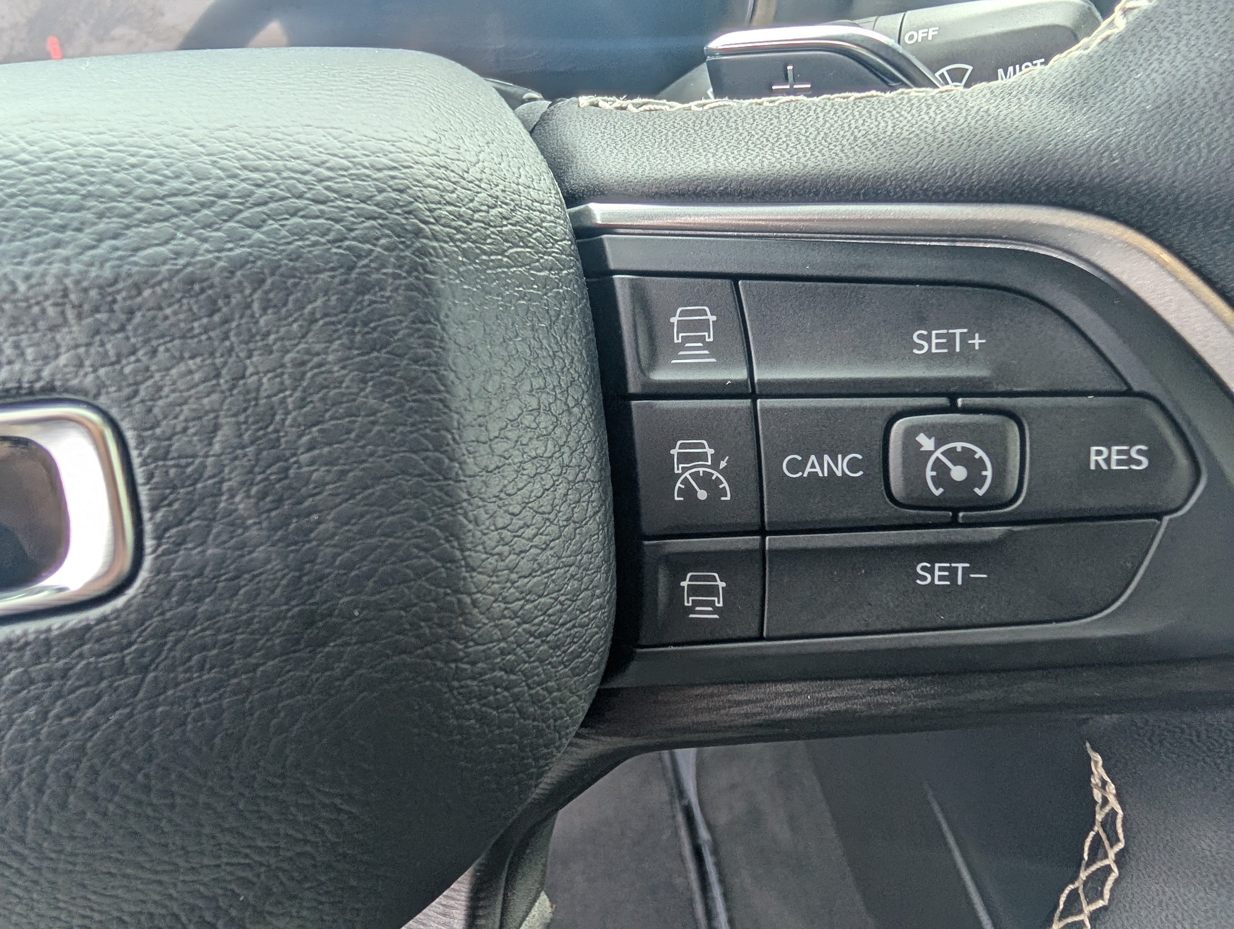 Used 2025 Jeep Grand Cherokee Altitude AWD/4WD image 16