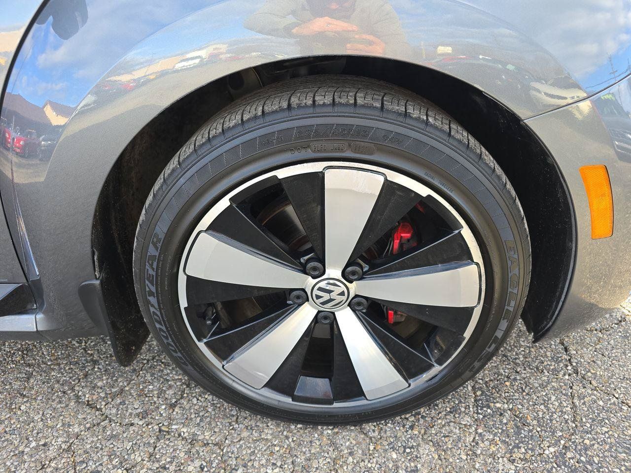 Used 2014 Volkswagen Beetle R-Line FWD image 15