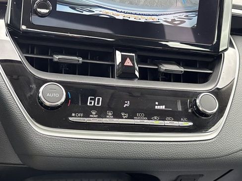 Used 2025 Toyota Corolla LE FWD image 30