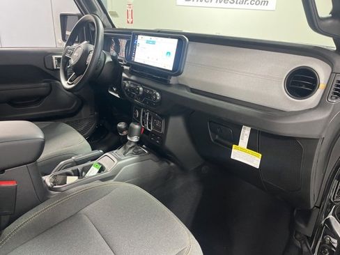 New 2025 Jeep Gladiator Nighthawk image 24