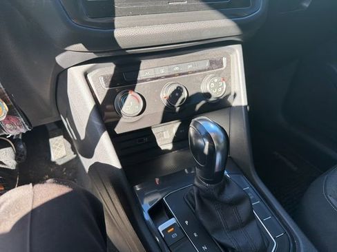 Used 2018 Volkswagen Tiguan S image 11