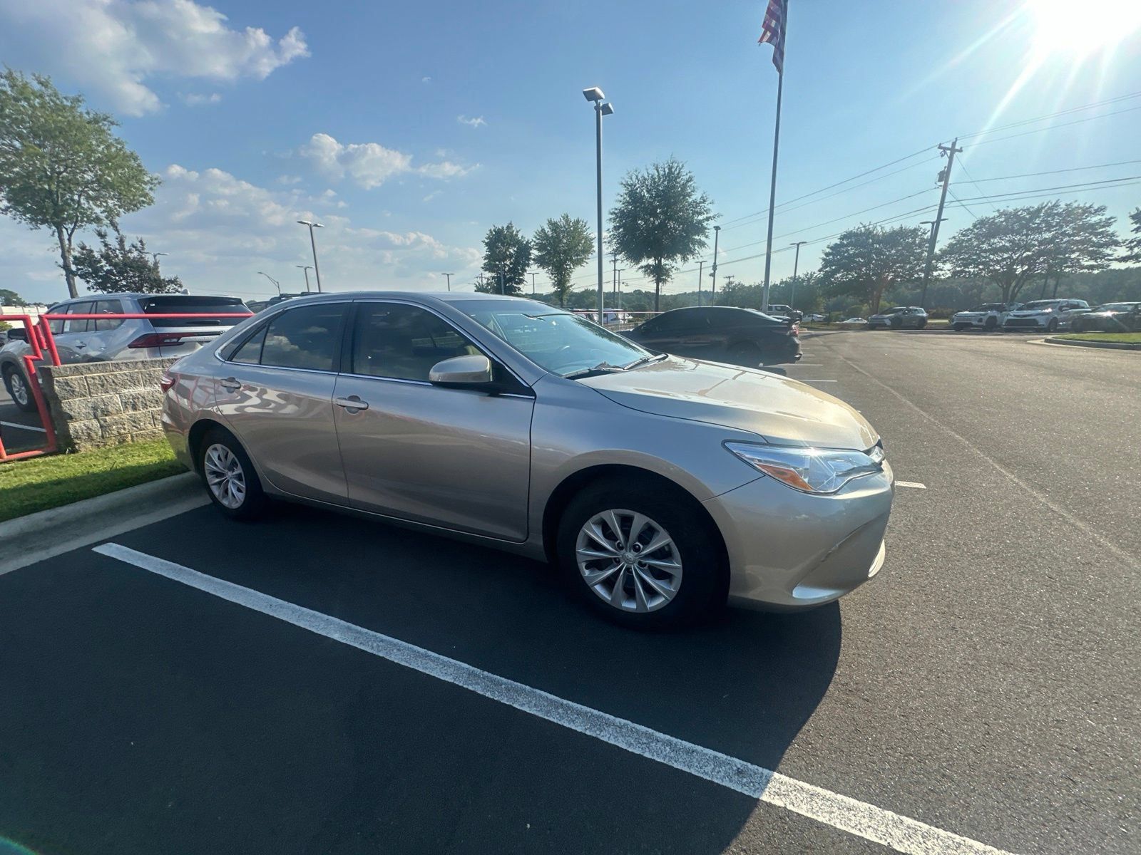 Used 2017 Toyota Camry LE FWD image 11