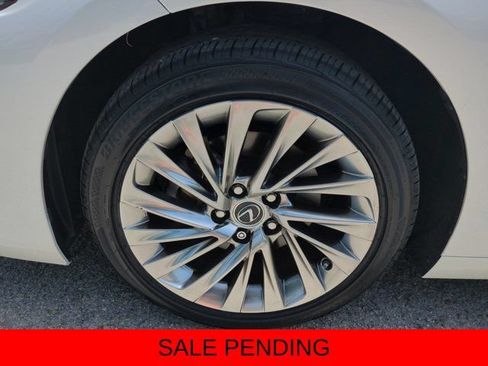 Certified 2022 Lexus ES 300h Ultra Luxury w/ Accessory Package 2 FWD image 11
