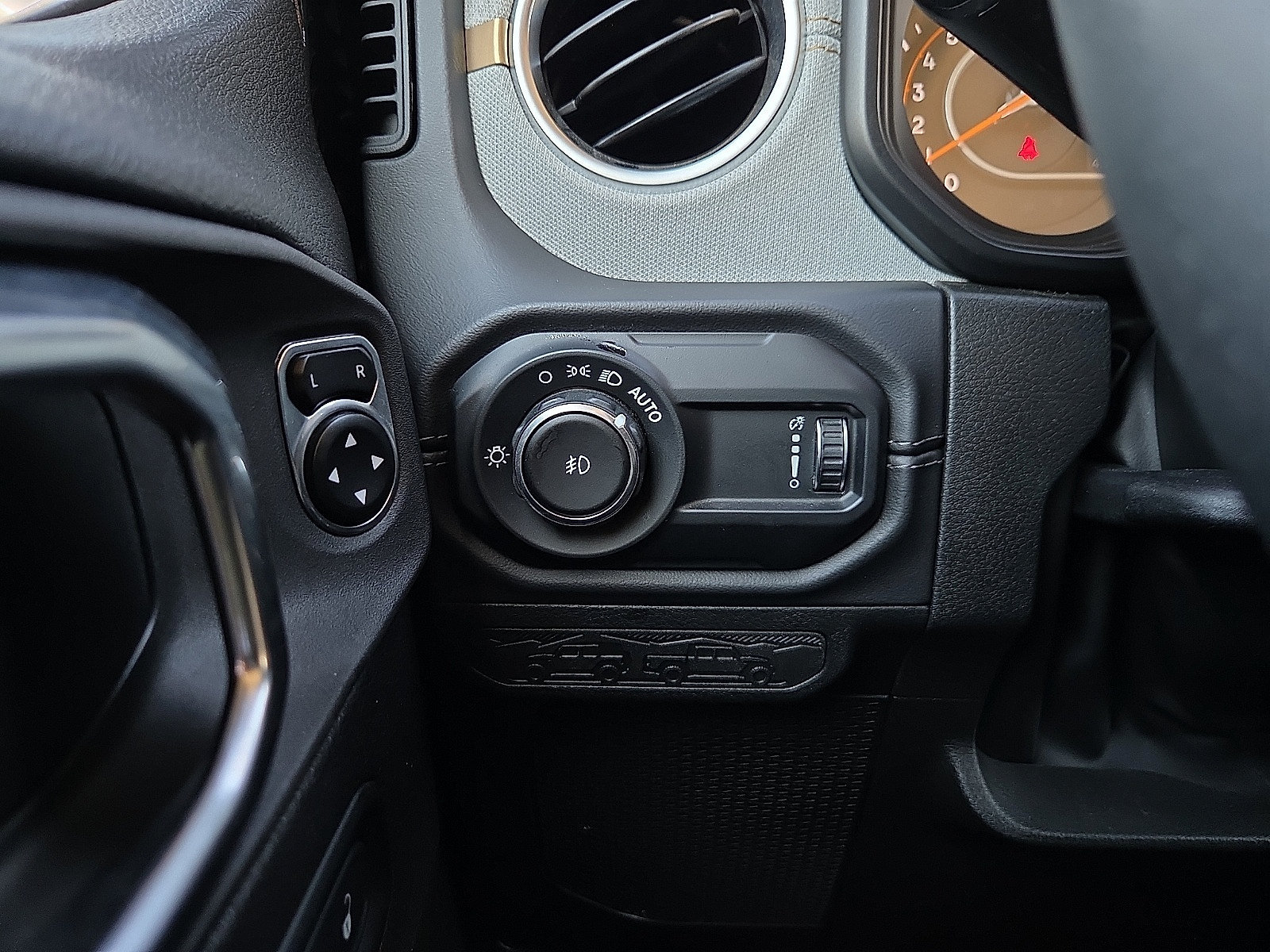 Used 2025 Jeep Wrangler Unlimited Sahara AWD/4WD image 22