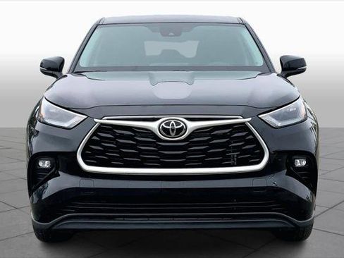 Certified 2024 Toyota Highlander LE image 4