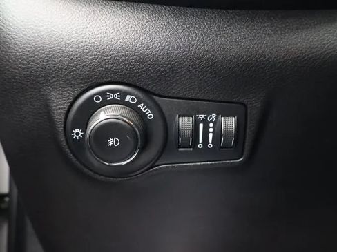Used 2025 Jeep Compass Limited AWD/4WD image 19
