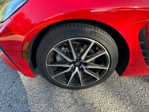 Used 2022 Toyota GR86 image 9