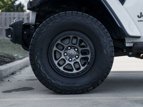 Used 2022 Jeep Wrangler Unlimited Rubicon w/ Xtreme Recon 35" Tire Package image 27